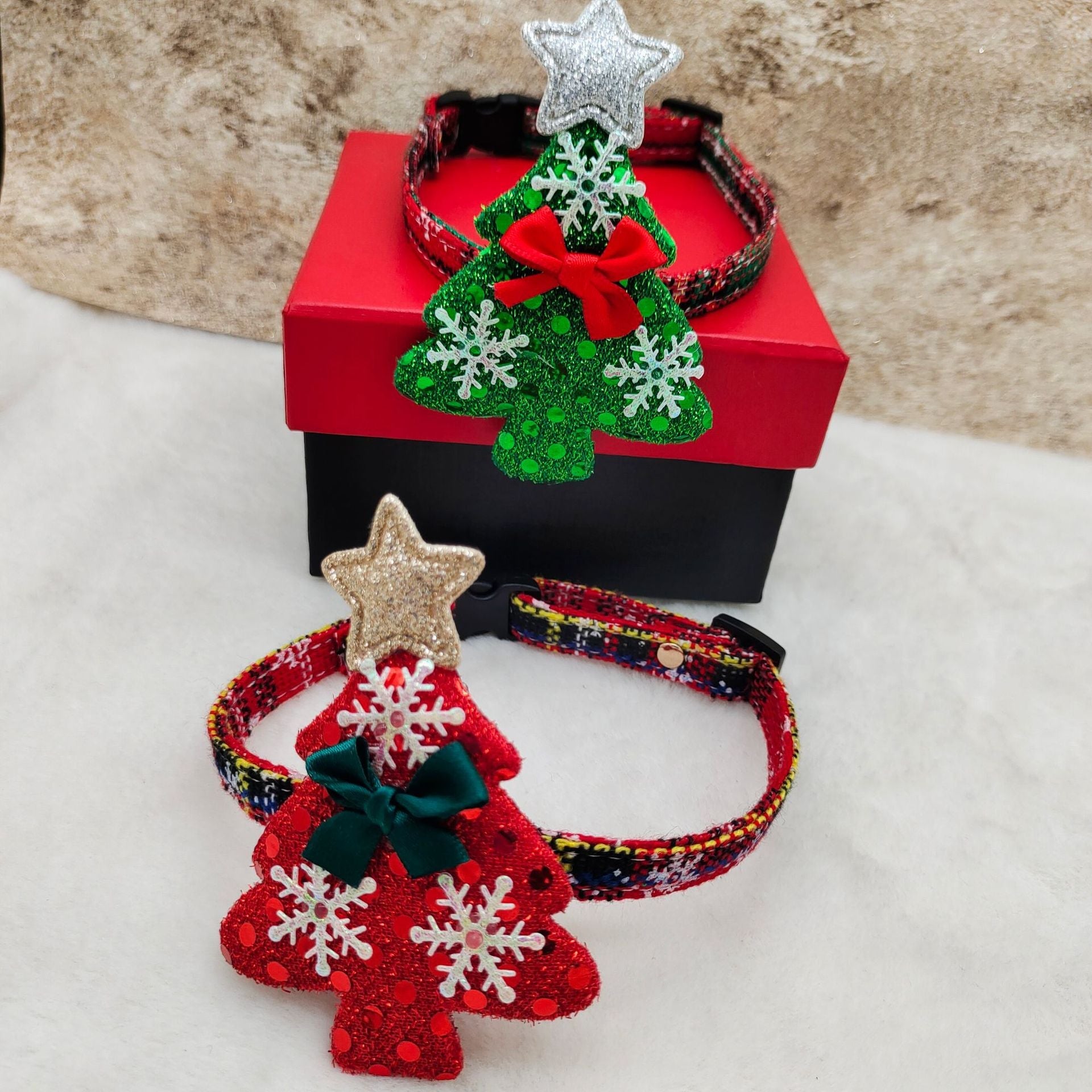 KFX-5376957 Christmas Snowflake Pattern Canvas Pet Collar in Red and Green, Adjustable Size S/M