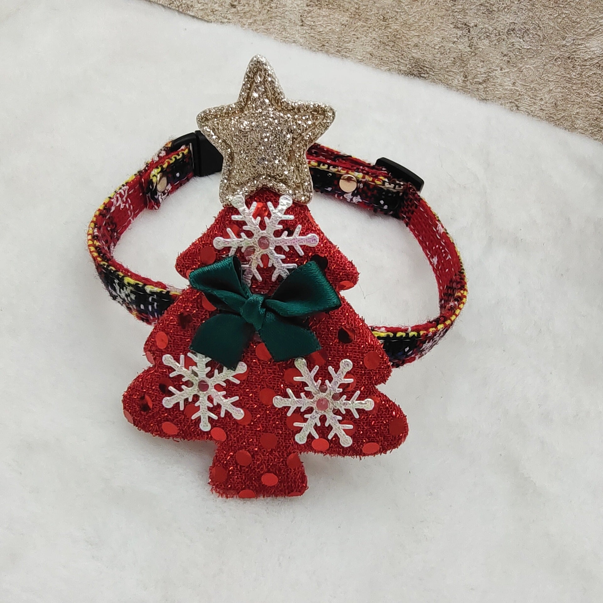 KFX-5376957 Christmas Snowflake Pattern Canvas Pet Collar in Red and Green, Adjustable Size S/M