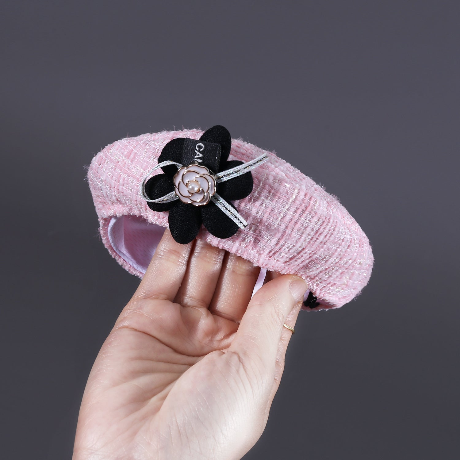 KFX-5401021 Monochrome Flower Beret and Bow Bib Set - Hand-Painted Cotton Polyester for All Seasons
