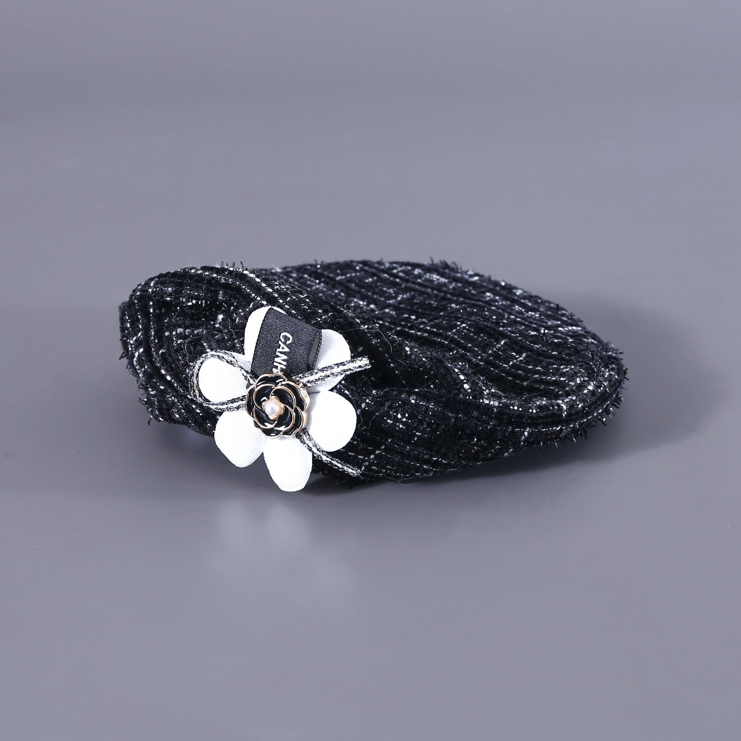 KFX-5401021 Monochrome Flower Beret and Bow Bib Set - Hand-Painted Cotton Polyester for All Seasons