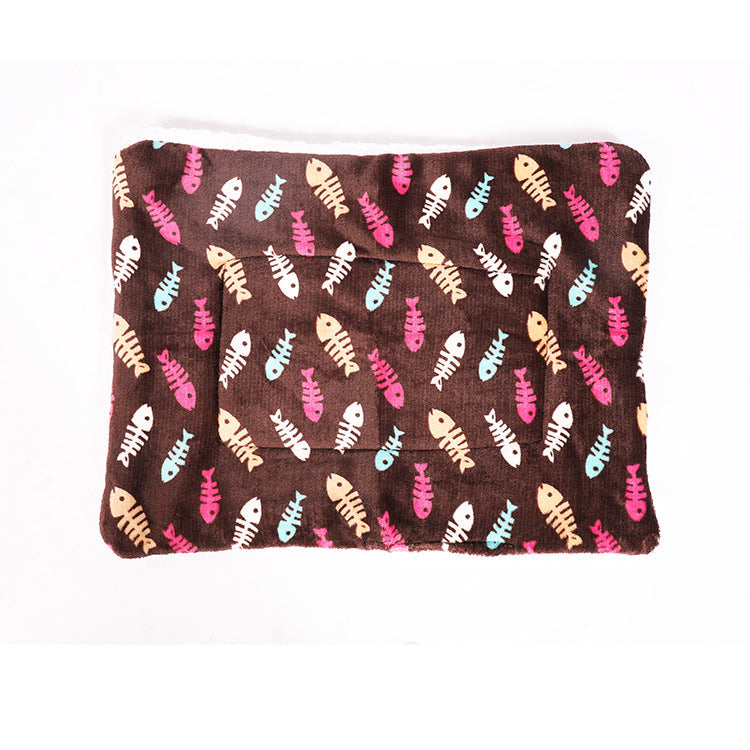 KFX-5408573 Pet Cartoon Winter Blanket - Thick, Warm Cloth in Fishbone and Bone Patterns, Sizes S to XL