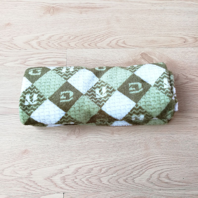 KFX-5477309 Cozy Multi-Season Pet Blanket Quilt for Dogs and Cats - Soft and Warm, Perfect for Cages or Sofas