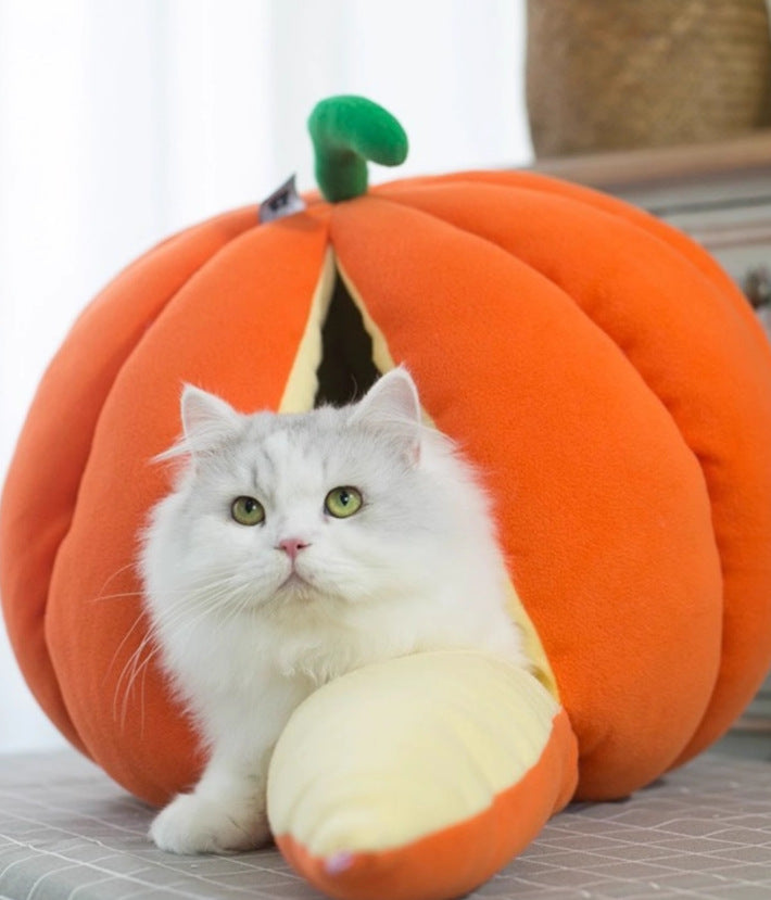 KFX-5527357 Cozy Pumpkin Nest Cat Bed for Deep Winter Sleep - Semi-Enclosed Pet Sleeping Bag for Cats and Small Animals