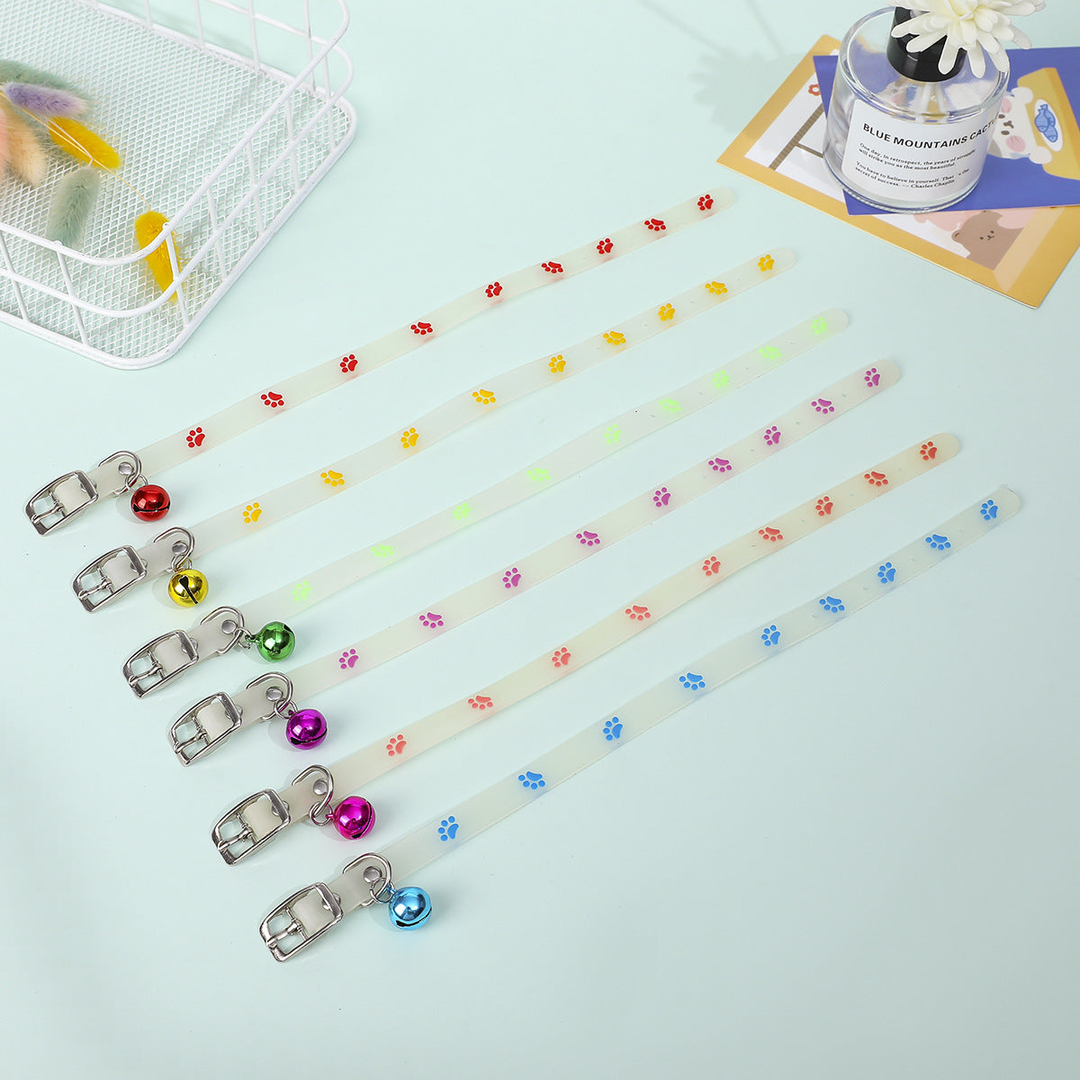 KFX-5693117 Fluorescent Silicone Cat Collar with Luminous Paw Prints in Multiple Colors