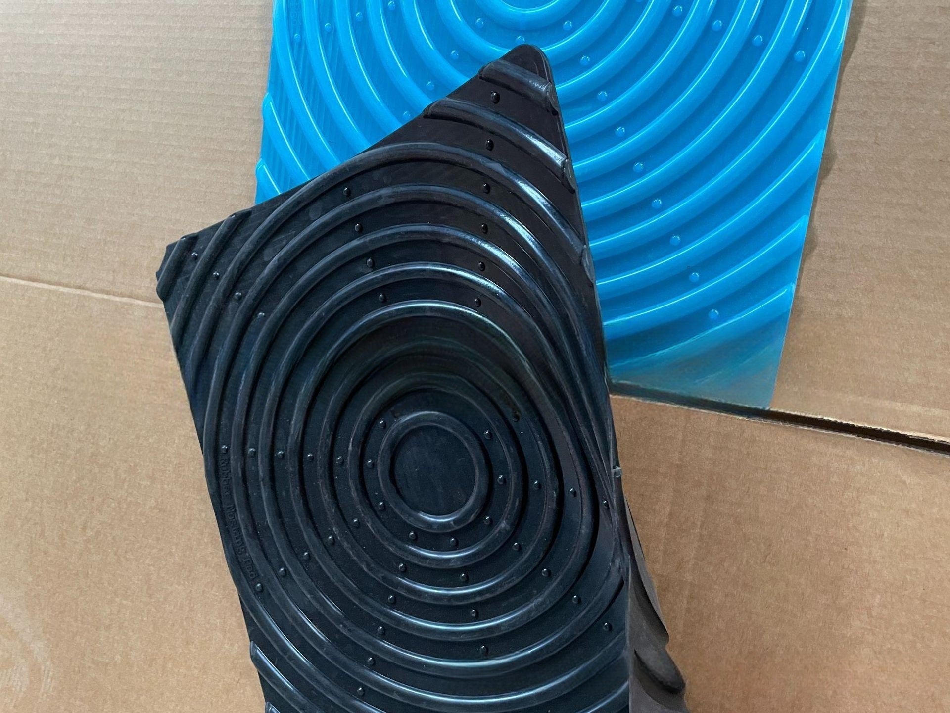 KFX-5918781 Silicone Egg Pad for Chicken Coop - Temperature Control from -20°C to 80°C, 300x350x5mm