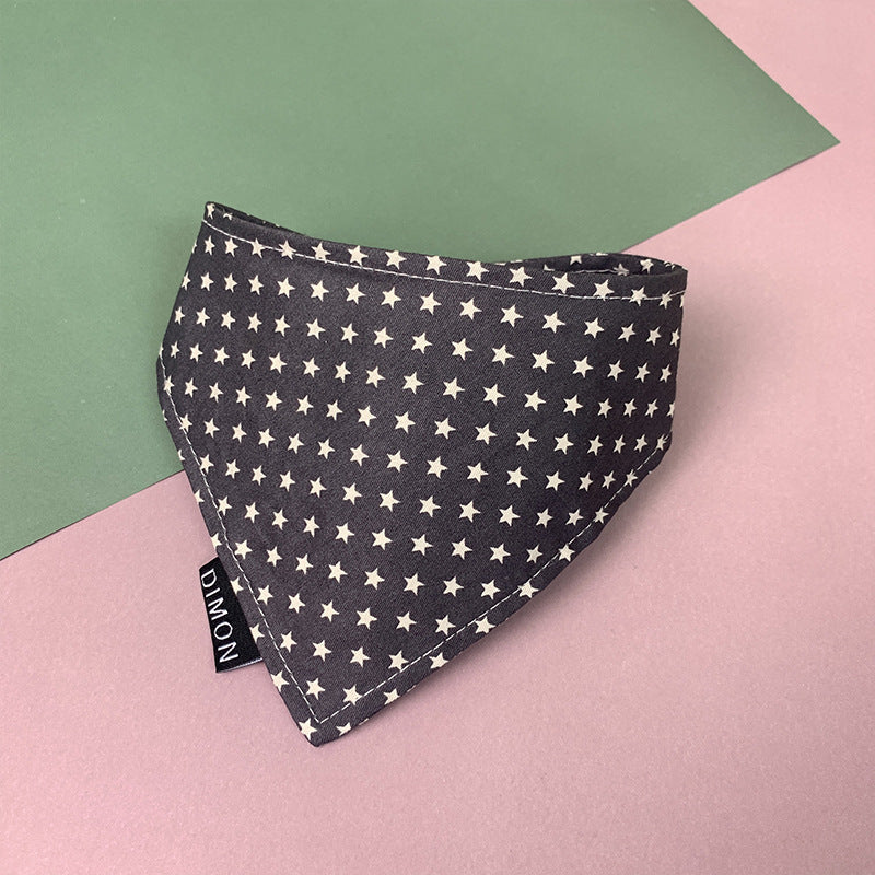 KFX-6102205 Cotton Triangle Saliva Towel for Pets - Five-Pointed Star Pattern in White and Grey - Available in Small and Medium Sizes