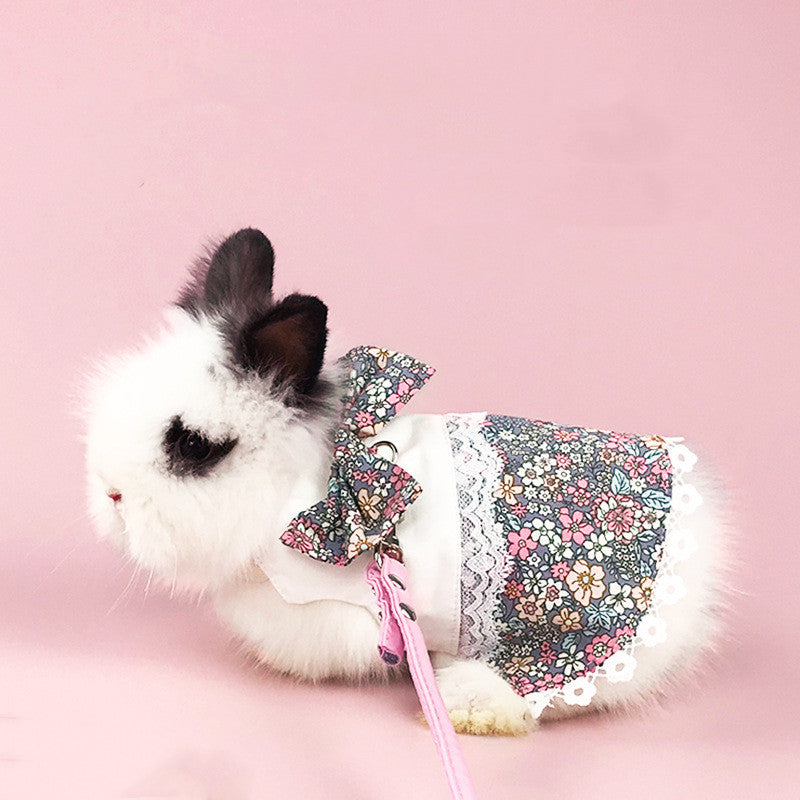 KFX-6165949 Rabbit Vest-Style Traction Rope Outfit for Guinea Pigs, Chinchillas, and Pet Rabbits - Stylish Lace Bow Design in Christmas Theme
