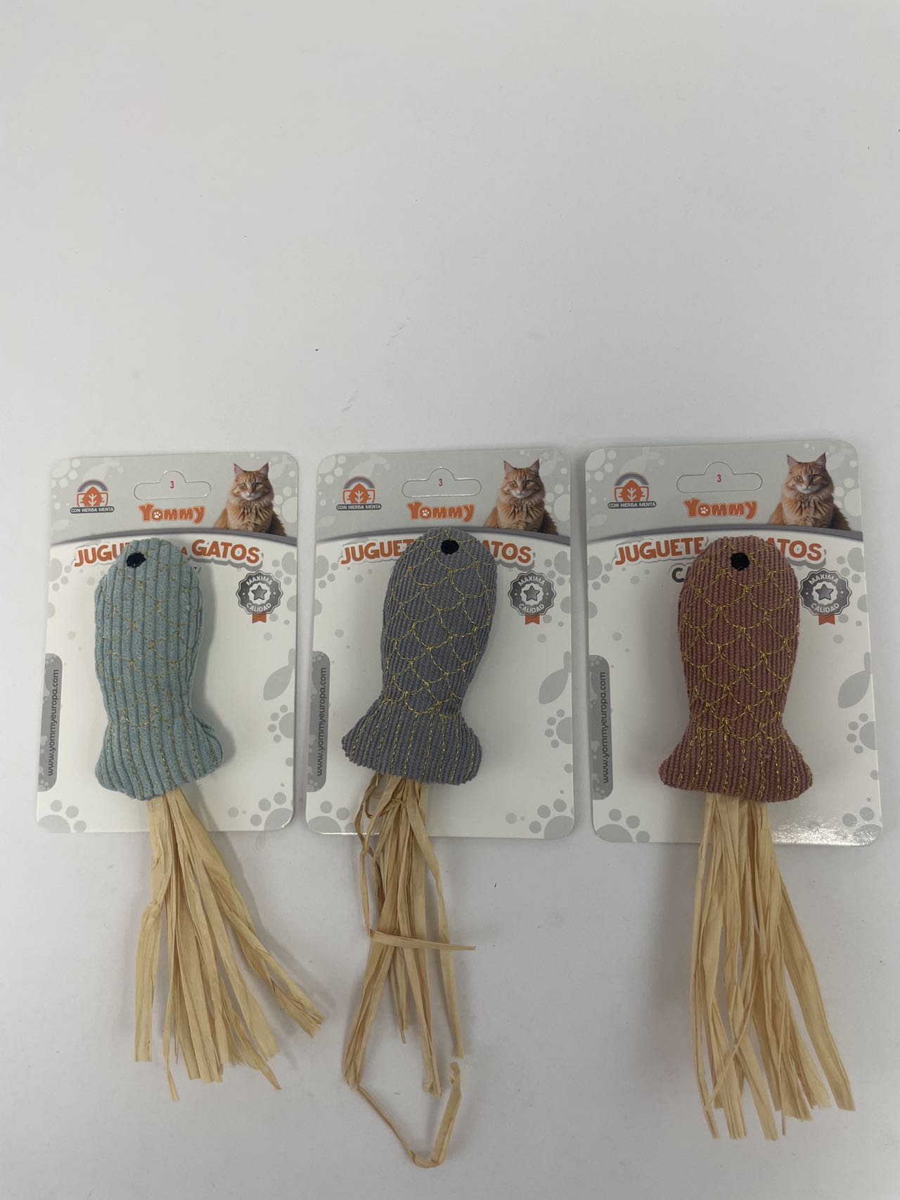 KFX-6216253 Catnip-Infused Plush Doll for Feline Fun and Playtime