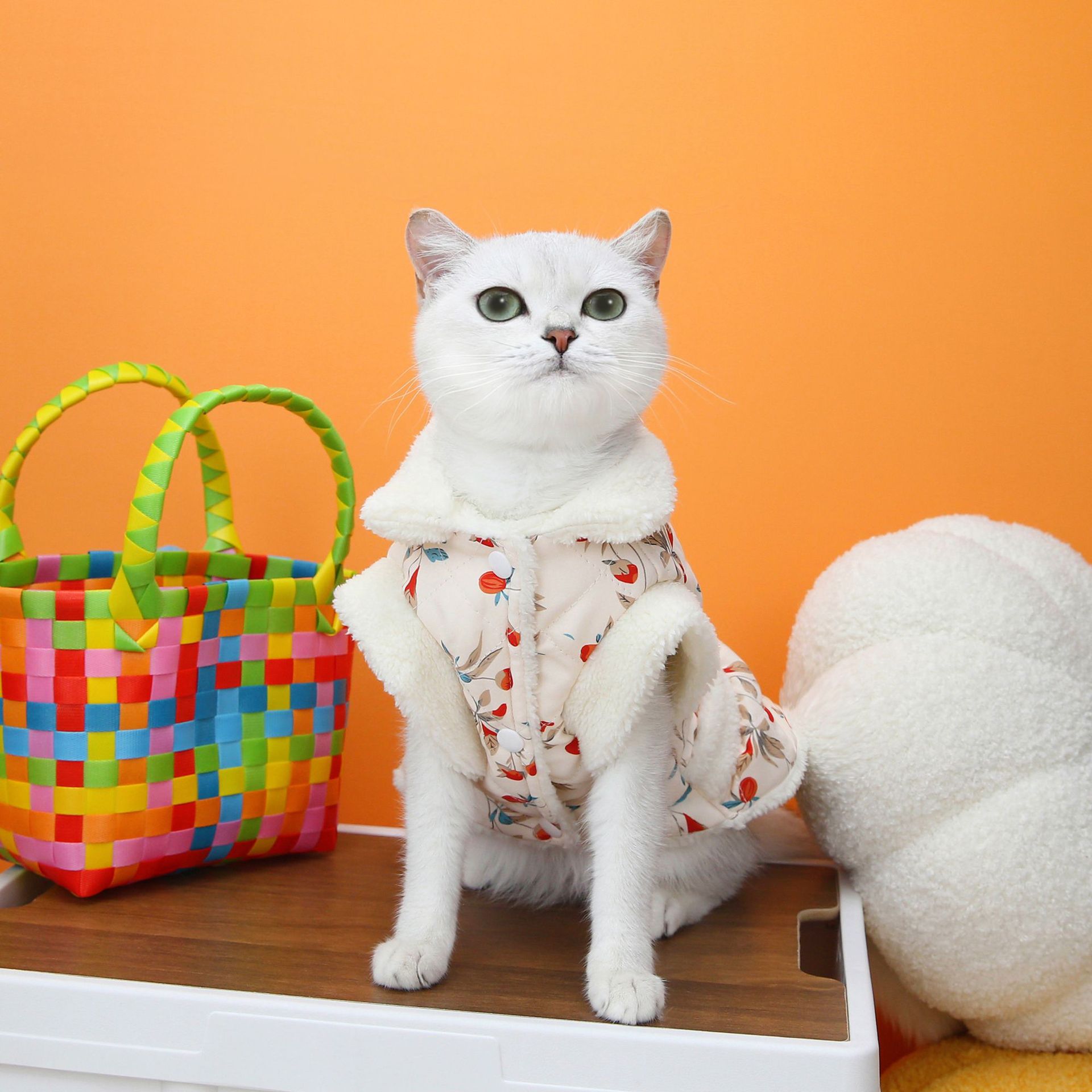 KFX-6454717 Cozy Autumn and Winter Cat Clothes in White and Pink, Available in Multiple Sizes
