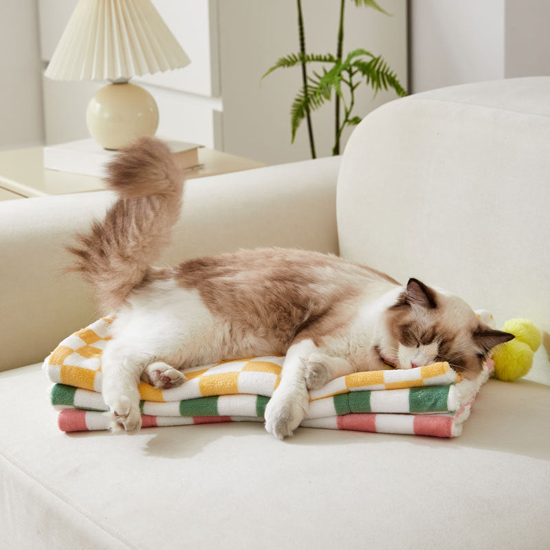 KFX-6573373 Cozy Plush Pet Blanket with Stylish Plaid Pattern - Soft Fleece Cushion for Cats and Dogs