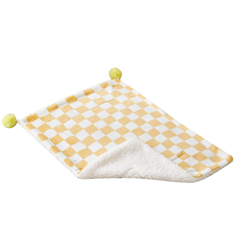 KFX-6573373 Cozy Plush Pet Blanket with Stylish Plaid Pattern - Soft Fleece Cushion for Cats and Dogs