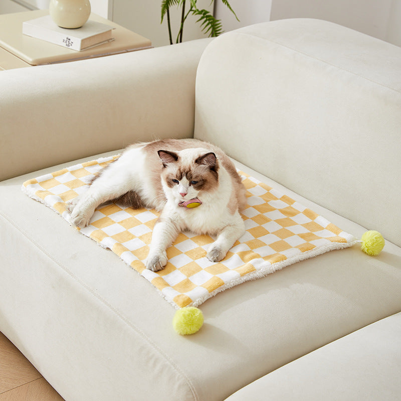 KFX-6573373 Cozy Plush Pet Blanket with Stylish Plaid Pattern - Soft Fleece Cushion for Cats and Dogs