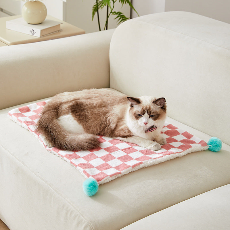 KFX-6573373 Cozy Plush Pet Blanket with Stylish Plaid Pattern - Soft Fleece Cushion for Cats and Dogs