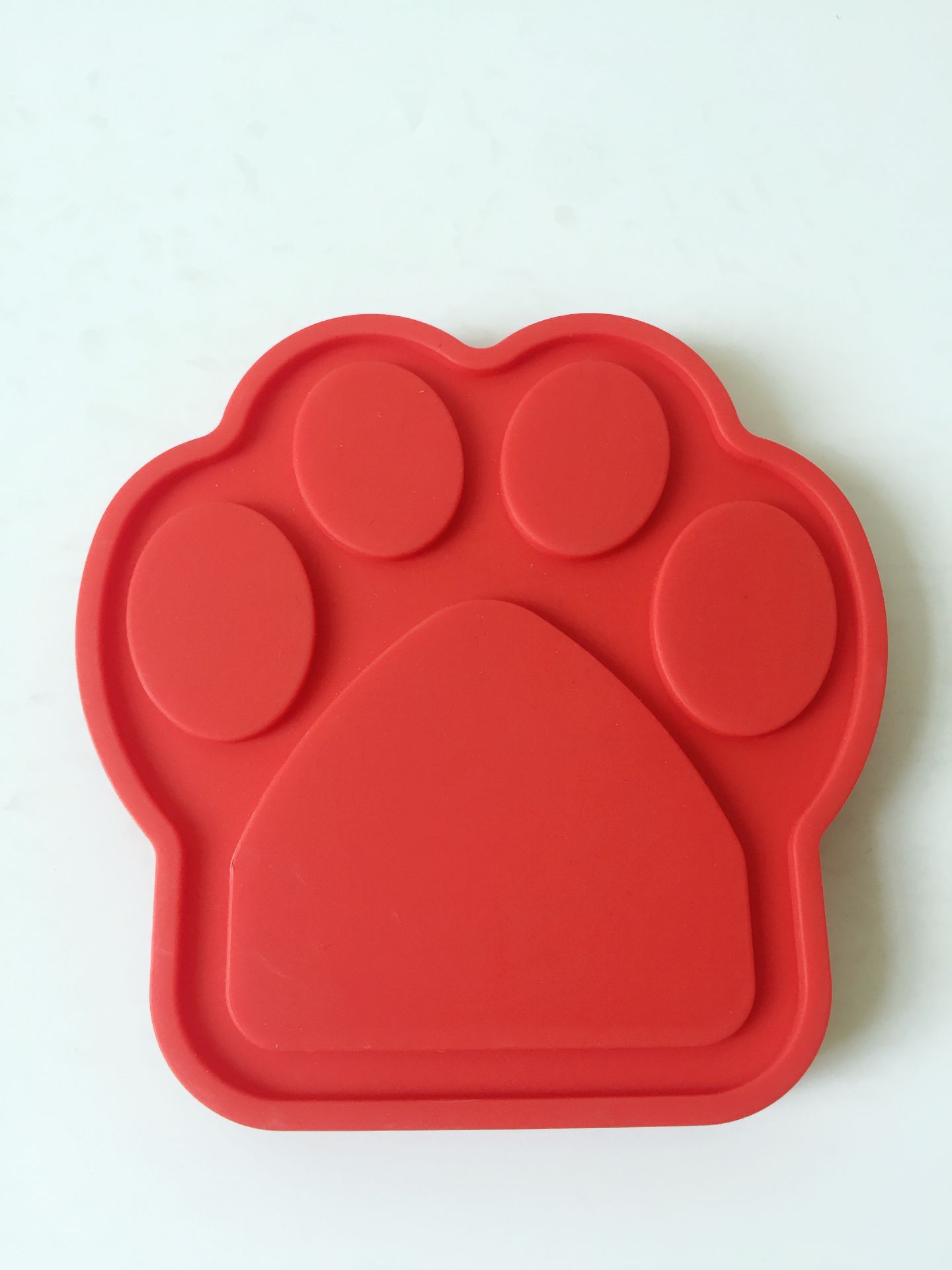 KFX-6577725 Silicone Dog Slow Feeding Bath Mat - 13x13 Inches, Red and Violet