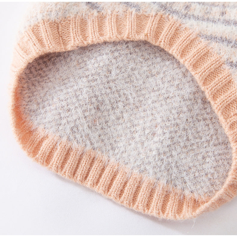 KFX-6580413 Warm and Stylish Diamond-shaped Sweater for Small and Medium Dogs in Soft Material