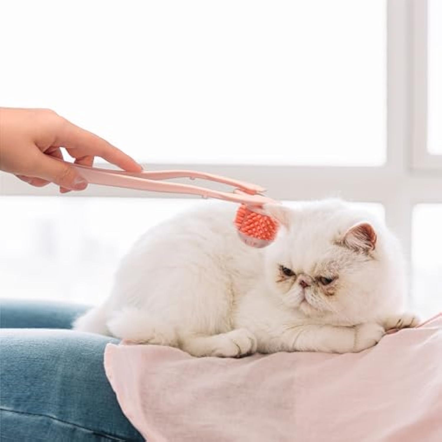 KFX-6725693 Pink Cat Massager Roller for Relaxing Head and Face Therapy