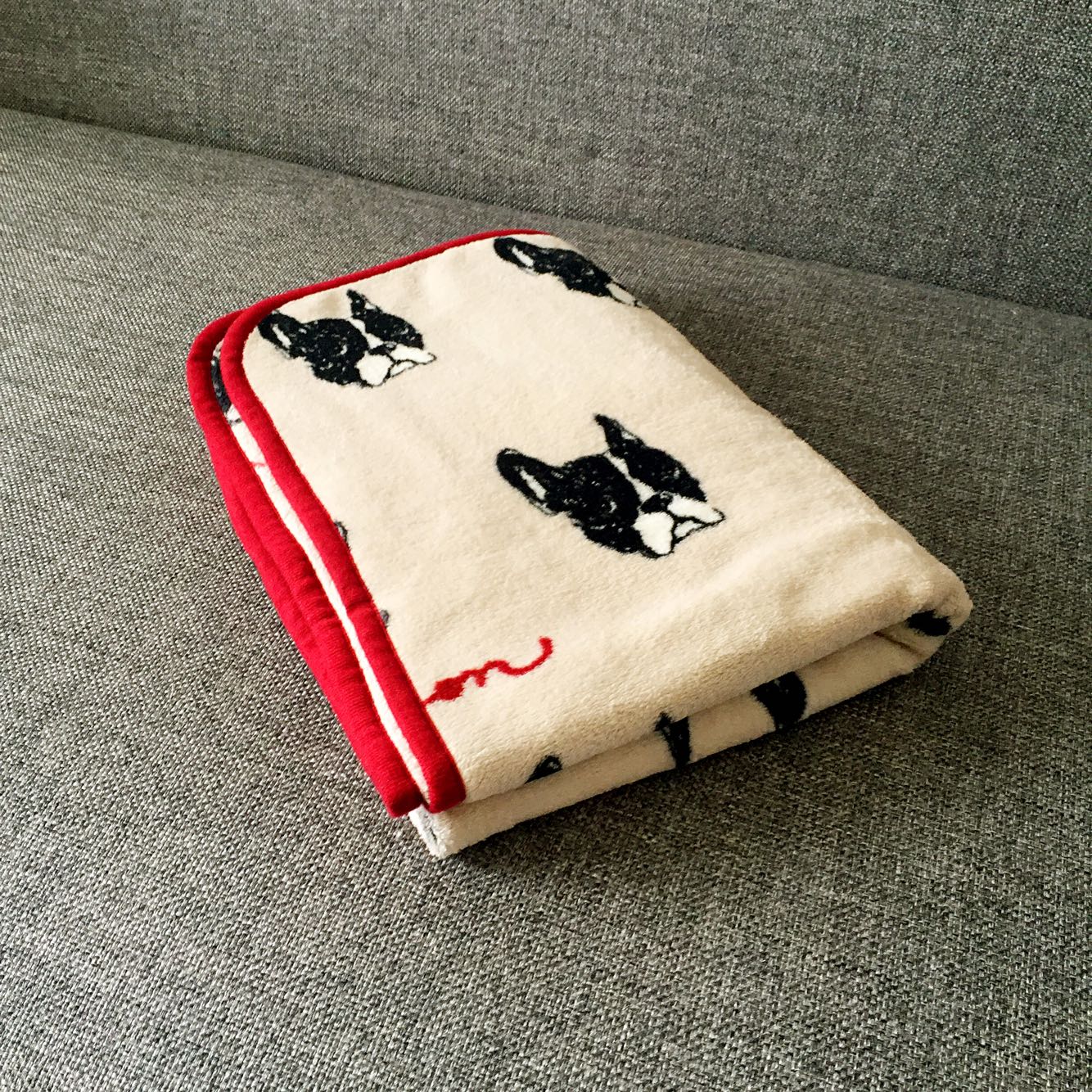 KFX-6752061 Cozy Beige Coral Velvet Blanket for Pets and Babies - 70cm x 100cm