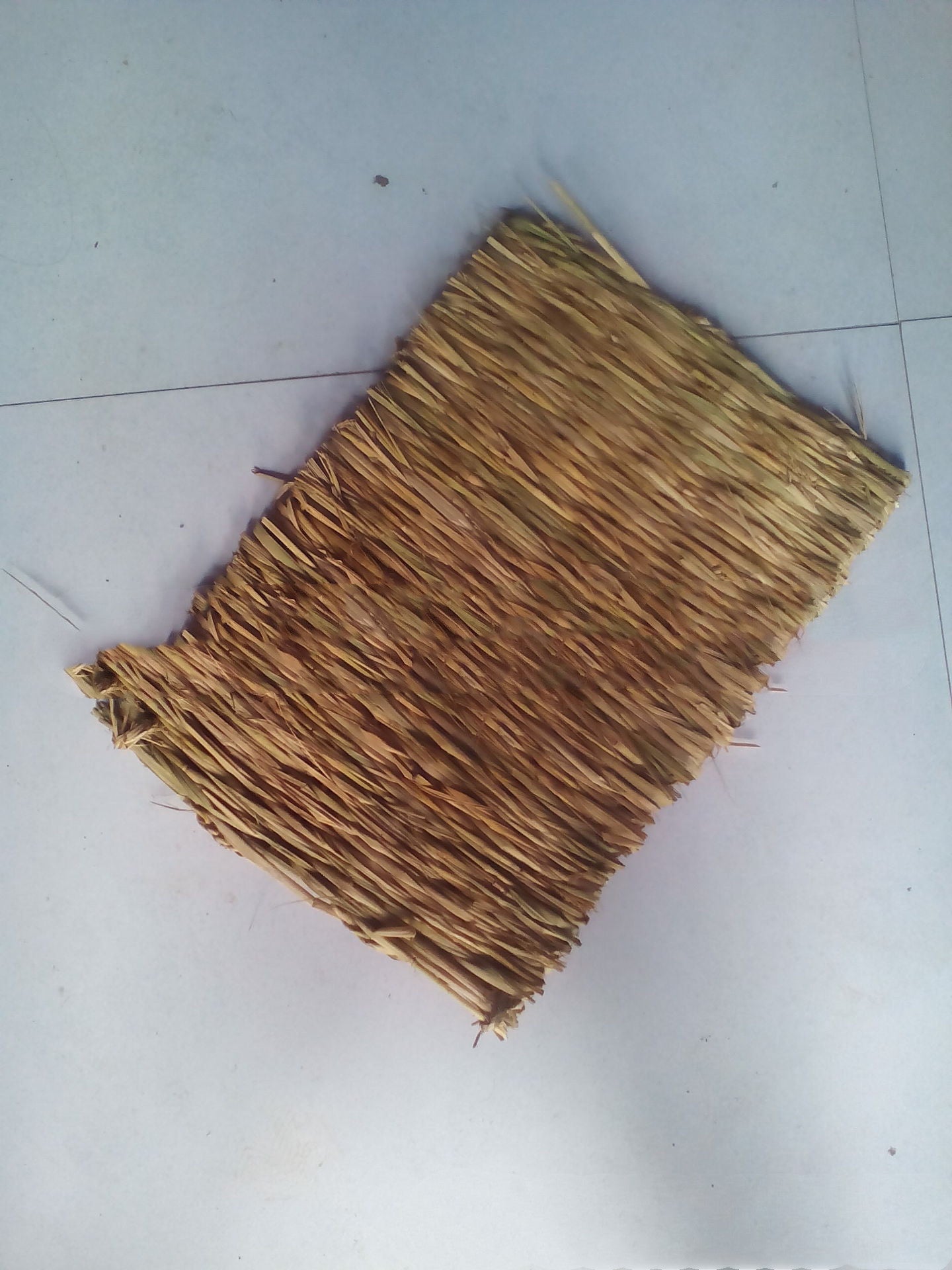 KFX-6801341 Natural Hay Mat for Rodents - Durable, Non-Toxic Straw Bed Accessory - Large & Small Sizes Available