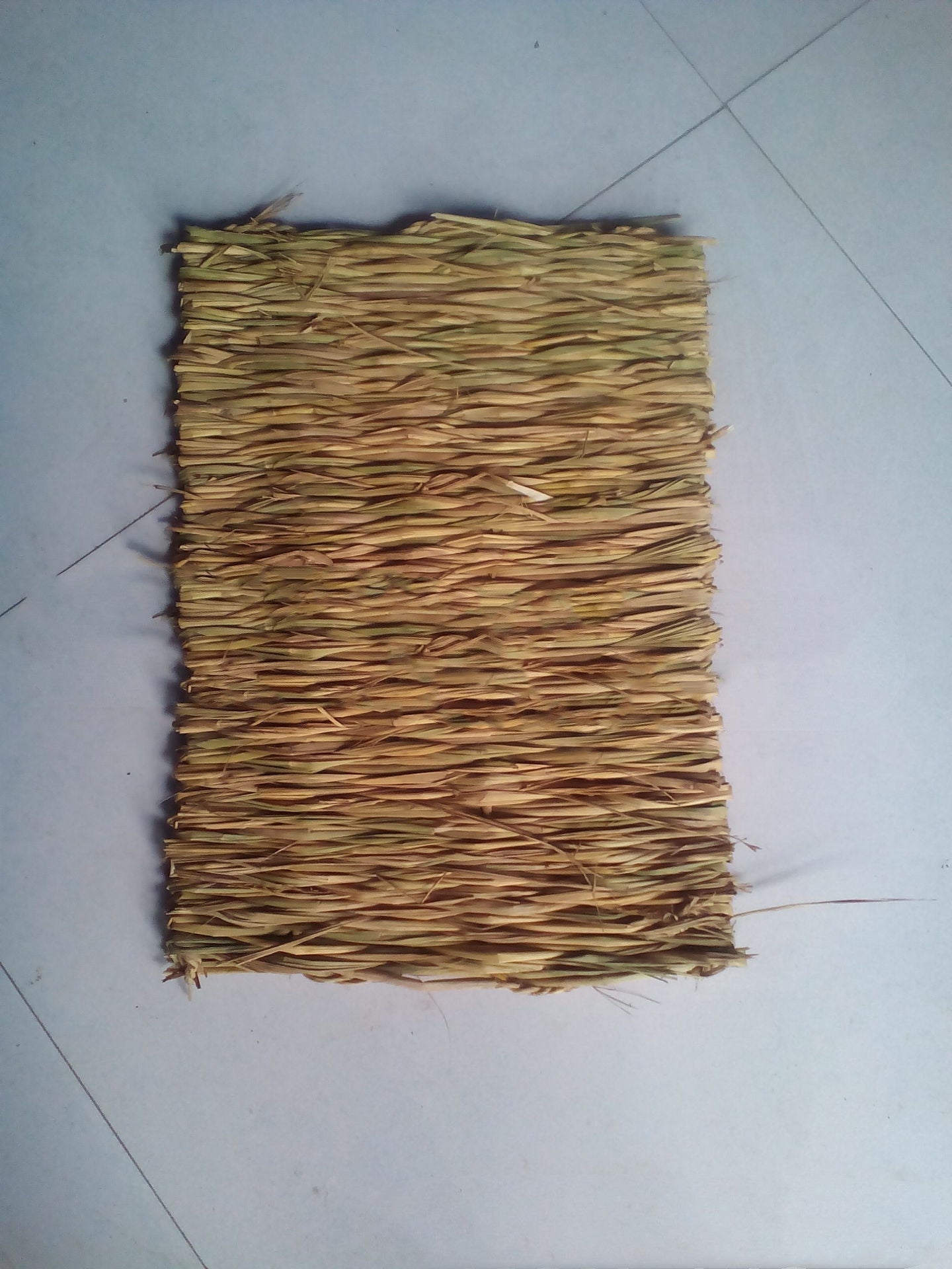 KFX-6801341 Natural Hay Mat for Rodents - Durable, Non-Toxic Straw Bed Accessory - Large & Small Sizes Available