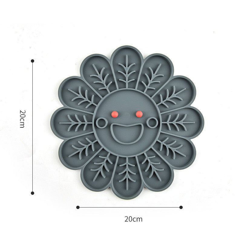 KFX-6809021 Silicone Flower-Shaped Licking Mat for Cats and Dogs - Slow Feeder Pet Dinner Plate