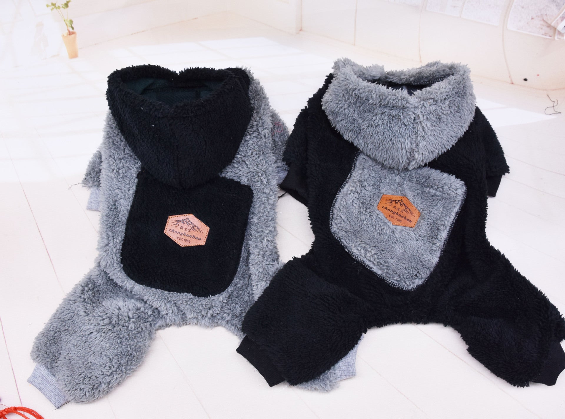 KFX-6819133 Thickened Plush Cotton Dog and Cat Clothes - Casual Four-Legged Outfit in Black and Gray