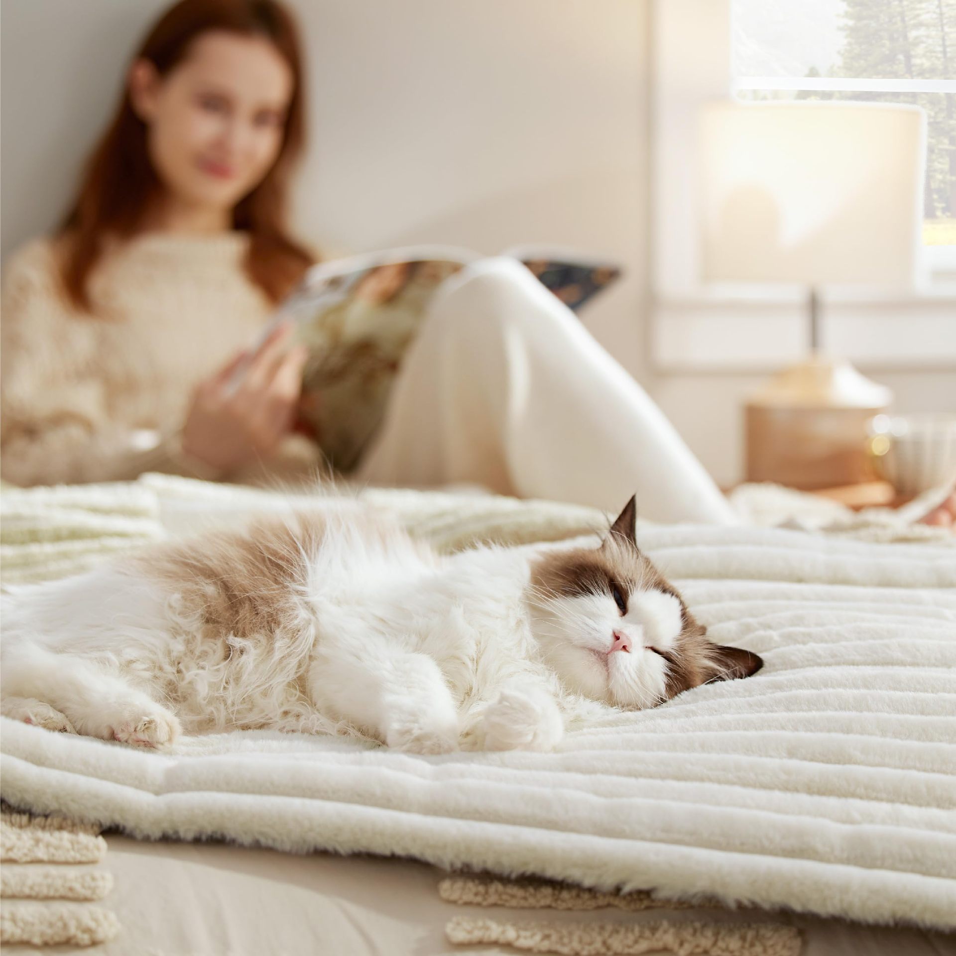 KFX-6905405 Self-Warming Cat and Dog Mat - Soft Thermal Pet Crate Pad with No-Slip Bottom for Indoor/Outdoor Use
