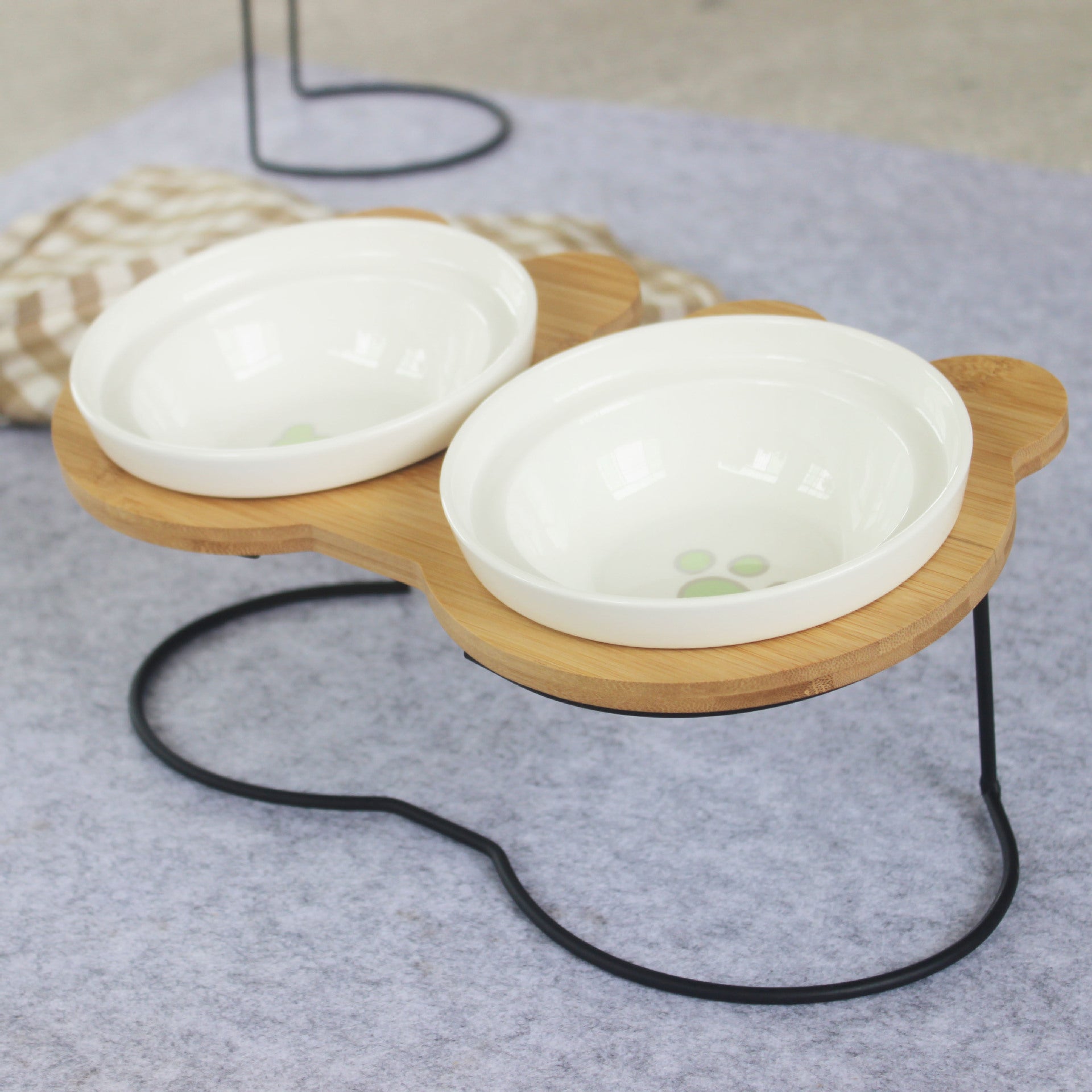 KFX-6986557 Slanted Pet Bowl with Bamboo Stand in Fish Bones and Paws Design