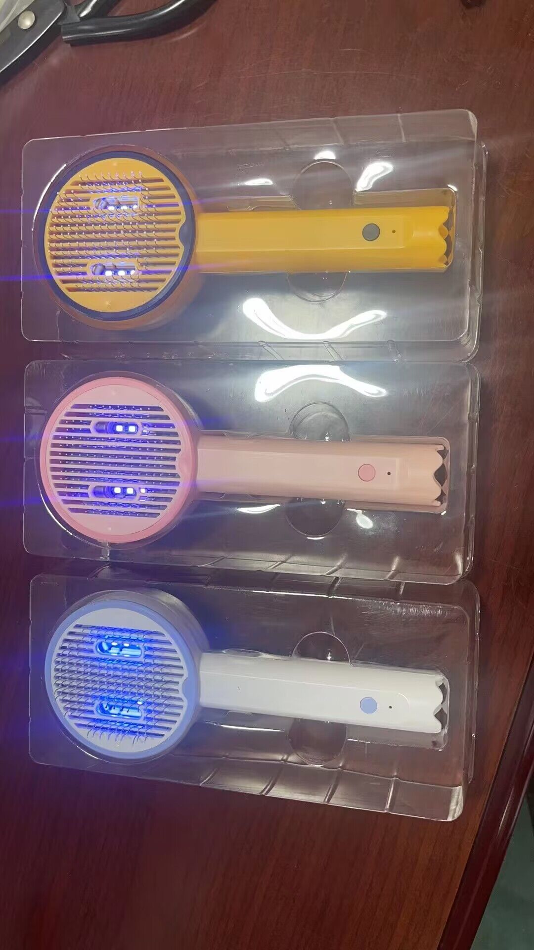 KFX-6991933 USB Rechargeable UV Sterilization Pet Comb for Cats and Dogs - Pink, Yellow, White