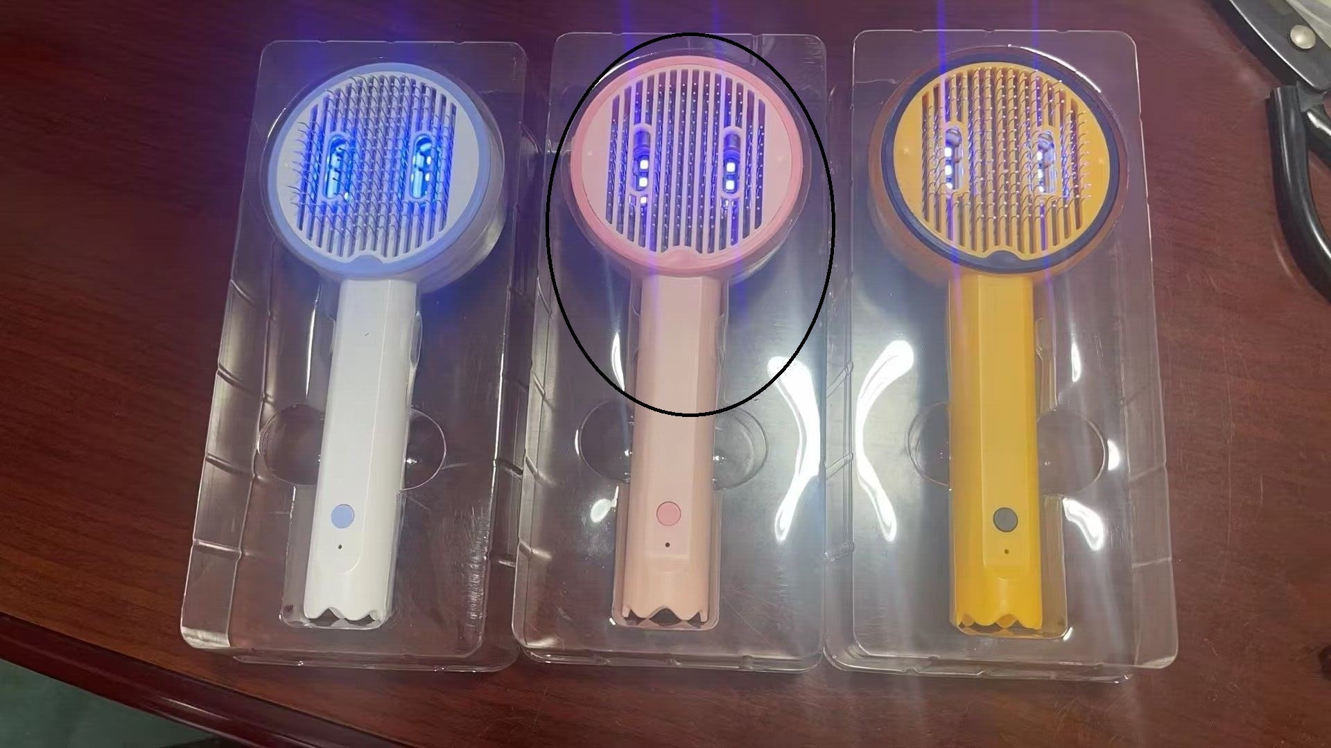 KFX-6991933 USB Rechargeable UV Sterilization Pet Comb for Cats and Dogs - Pink, Yellow, White