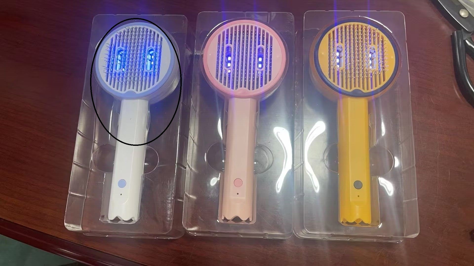 KFX-6991933 USB Rechargeable UV Sterilization Pet Comb for Cats and Dogs - Pink, Yellow, White