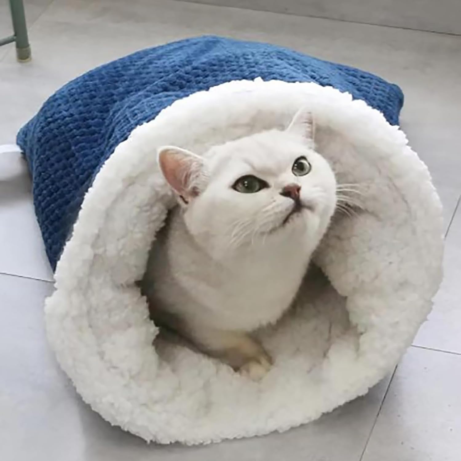 KFX-7136957 Cozy Sleeping Bag for Cats, Warm Semi-Enclosed Crinkle Sack Bed for Cats Up to 6kg
