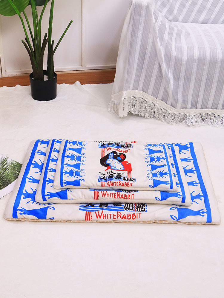 KFX-7145277 Soft and Warm Cotton Cat and Dog Sleeping Mat with Novel Food Shapes