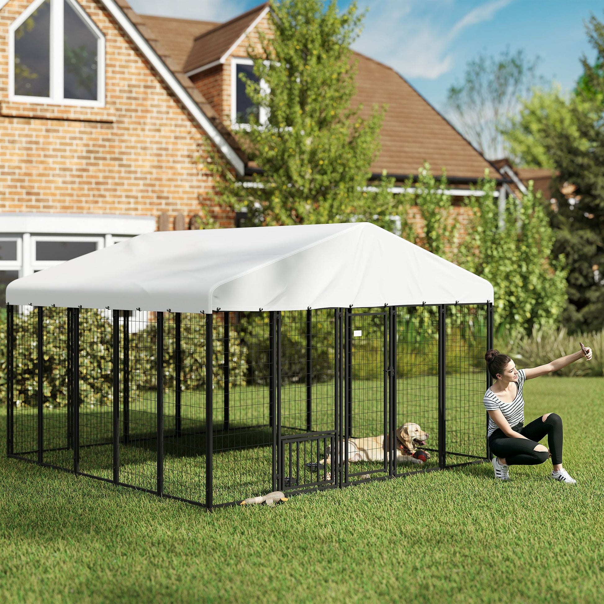 KFX-7306173 Spacious Welded Wire Outdoor Dog Kennel with Adjustable Feeding Bowls and Lockable Gate