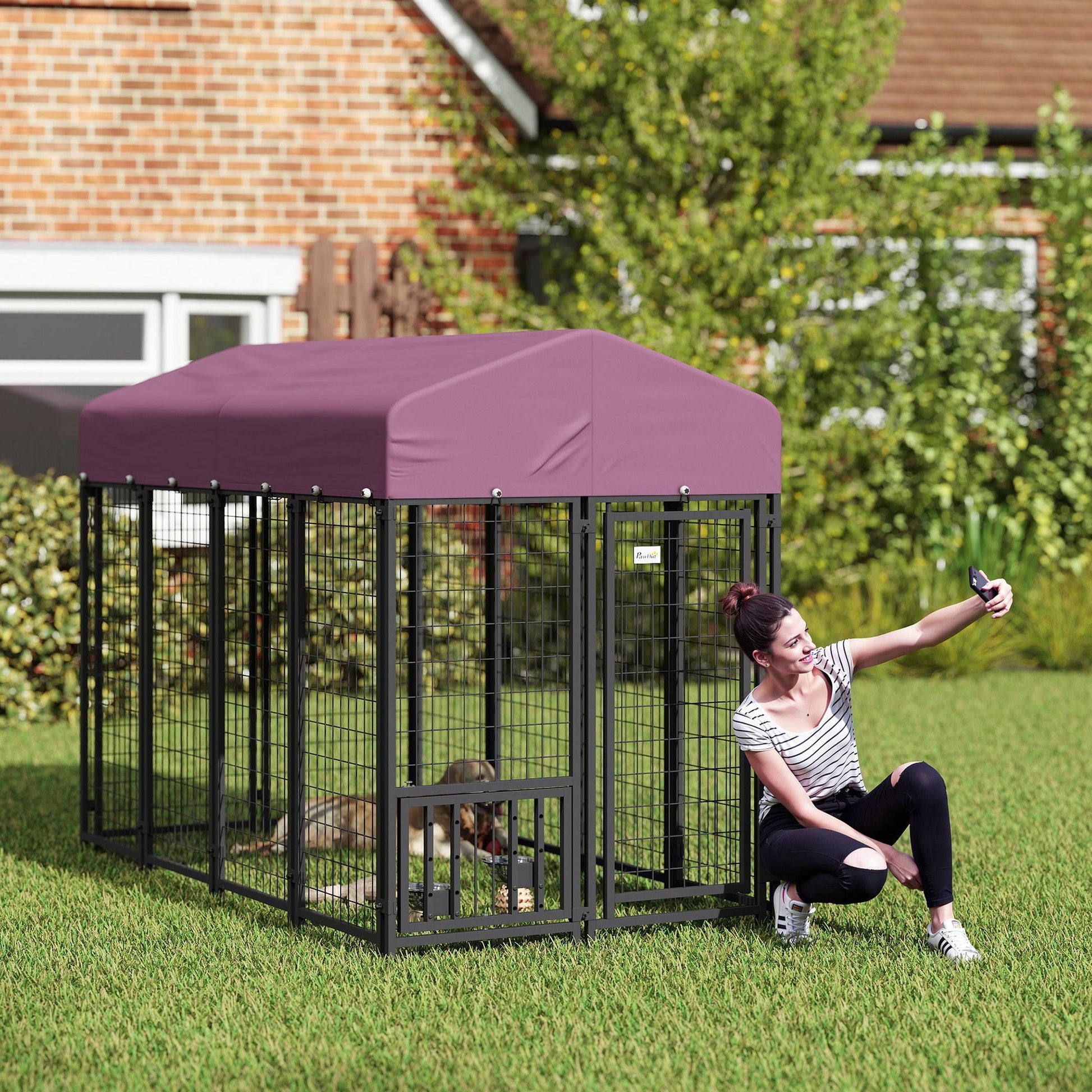 KFX-7306173 Spacious Welded Wire Outdoor Dog Kennel with Adjustable Feeding Bowls and Lockable Gate