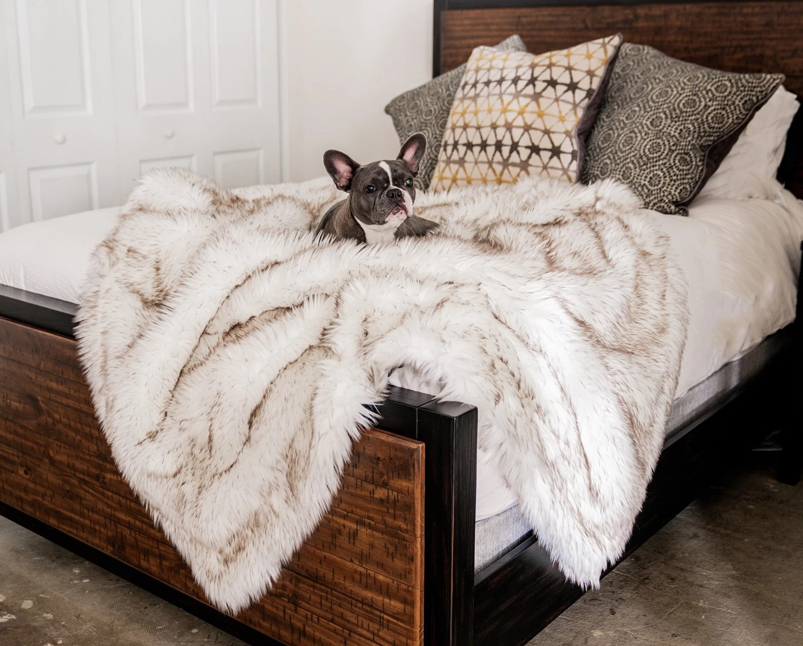 KFX-7309117 Luxurious Winter Warm Pet Pad for Dogs and Small Animals, Ideal for Couch, Car, and Travel, Grey/White/Leopard