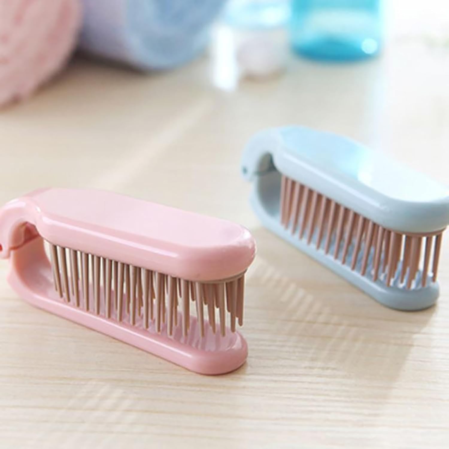 KFX-7529405 Portable Foldable Pet Brush with Soft Toothed Comb for Travel and Grooming