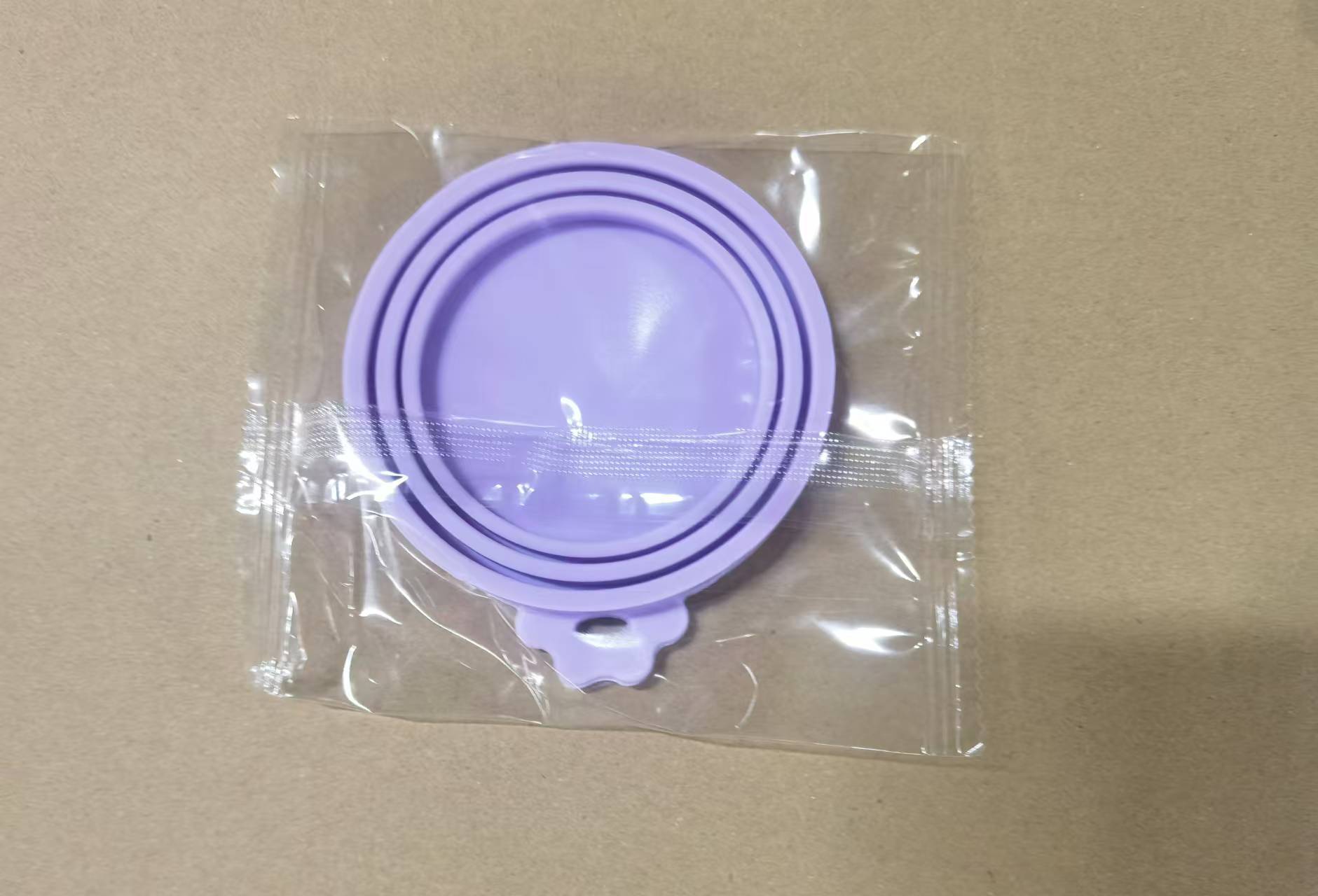 KFX-7549373 Three-in-One Silicone Pet Seal Cover with Spoon in Various Colors