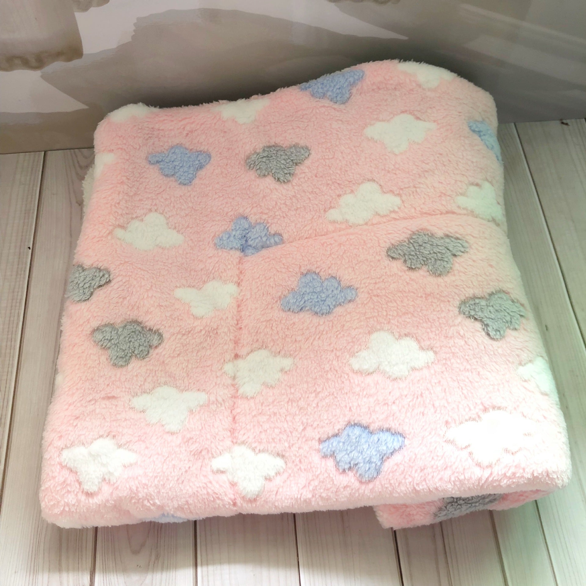 KFX-7604029 Soft Flannel Pet Blanket for Dogs and Cats – Thick, Cozy, All-Season Plush with Non-Slip Design in Various Colors and Sizes