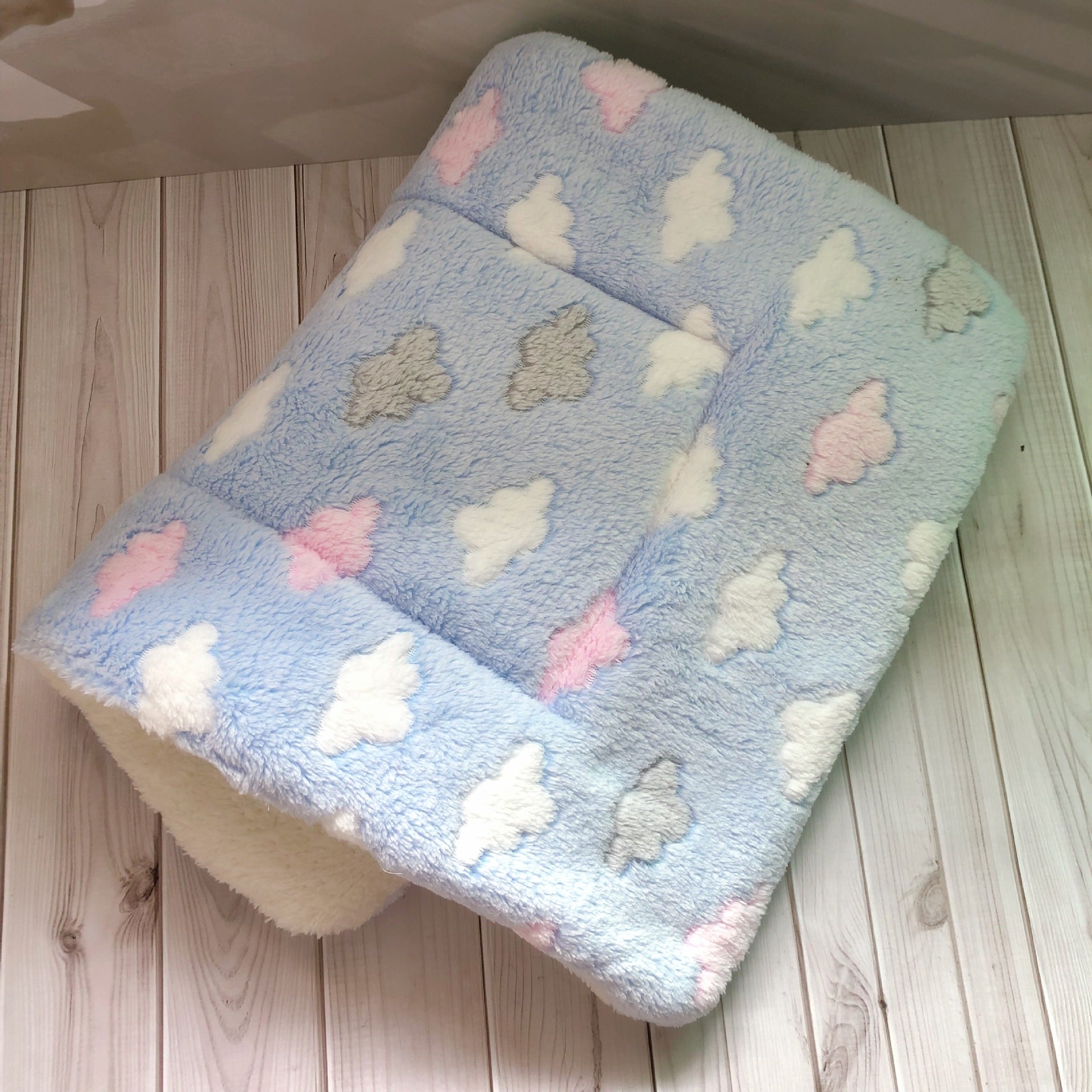 KFX-7604029 Soft Flannel Pet Blanket for Dogs and Cats – Thick, Cozy, All-Season Plush with Non-Slip Design in Various Colors and Sizes