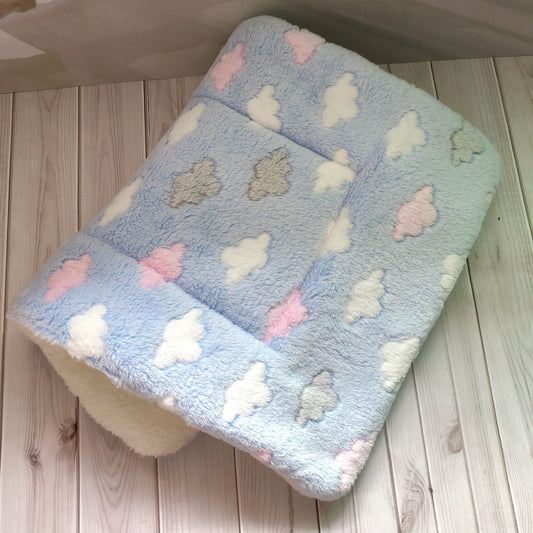 KFX-7604029 Soft Flannel Pet Blanket for Dogs and Cats – Thick, Cozy, All-Season Plush with Non-Slip Design in Various Colors and Sizes
