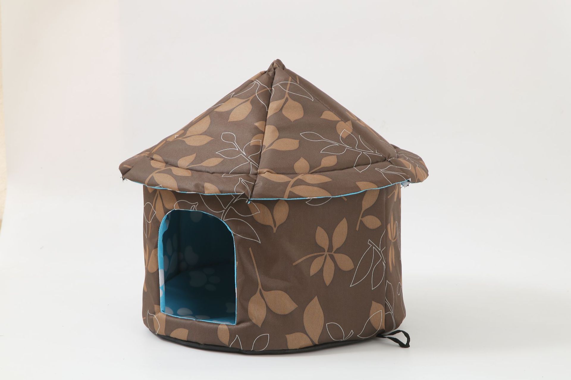 KFX-7629245 Outdoor Waterproof Pet Nest - Cold Proof Tent for Cats and Small Animals, Available in Camouflage Green, Deciduous Brown, Black Paw Print, Size M and L