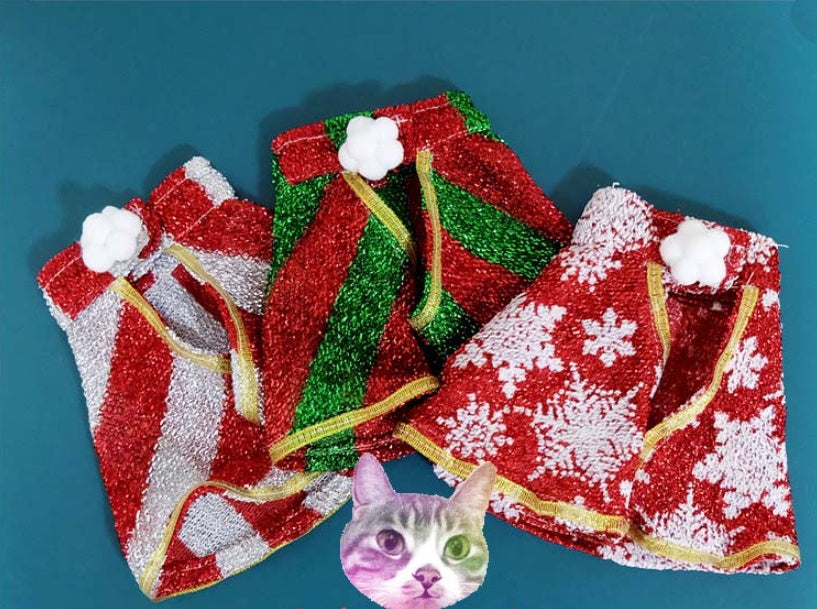 KFX-7635773 Snowflake Themed Pet Cloak in Red Silver & Green Silver - Small to Large Sizes Available