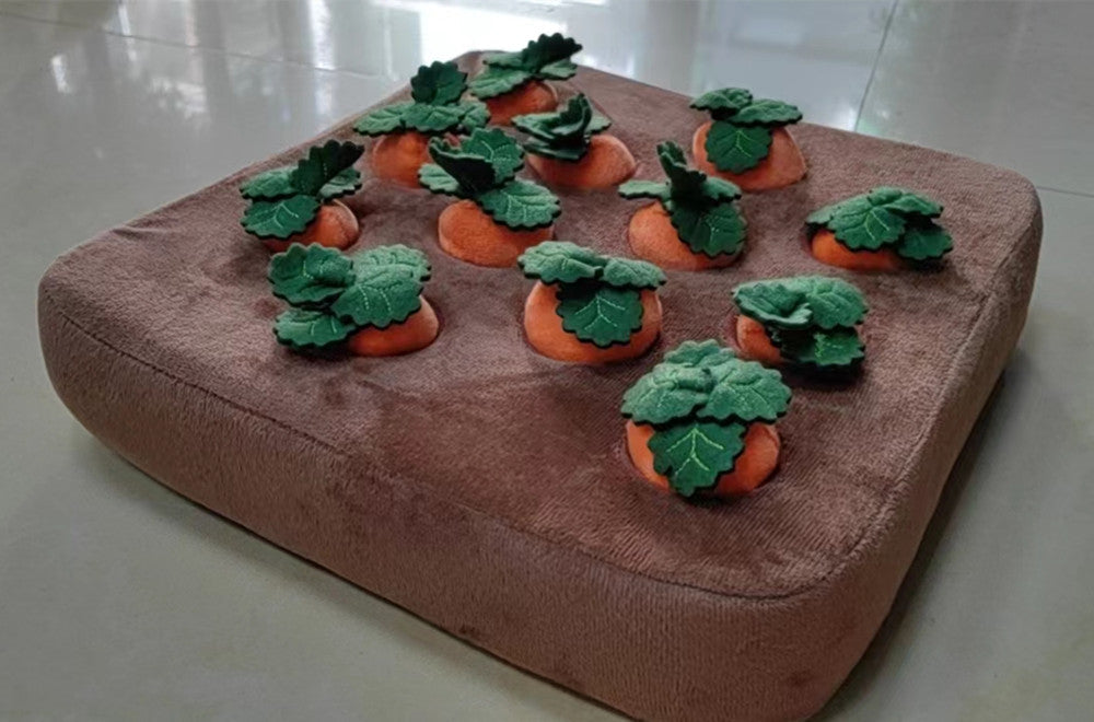 KFX-7682877 Durable Carrot Plush Chew Toy for Dogs and Cats with Interactive Snuffle Mat Design