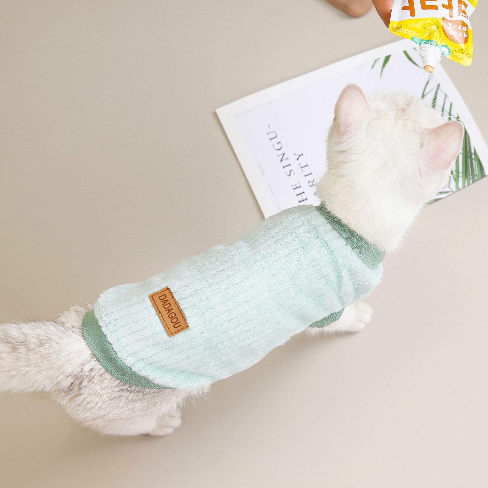 KFX-7700797 Cozy Polyester Pet Sweater for Dogs and Cats - Comfortable Leisure Style