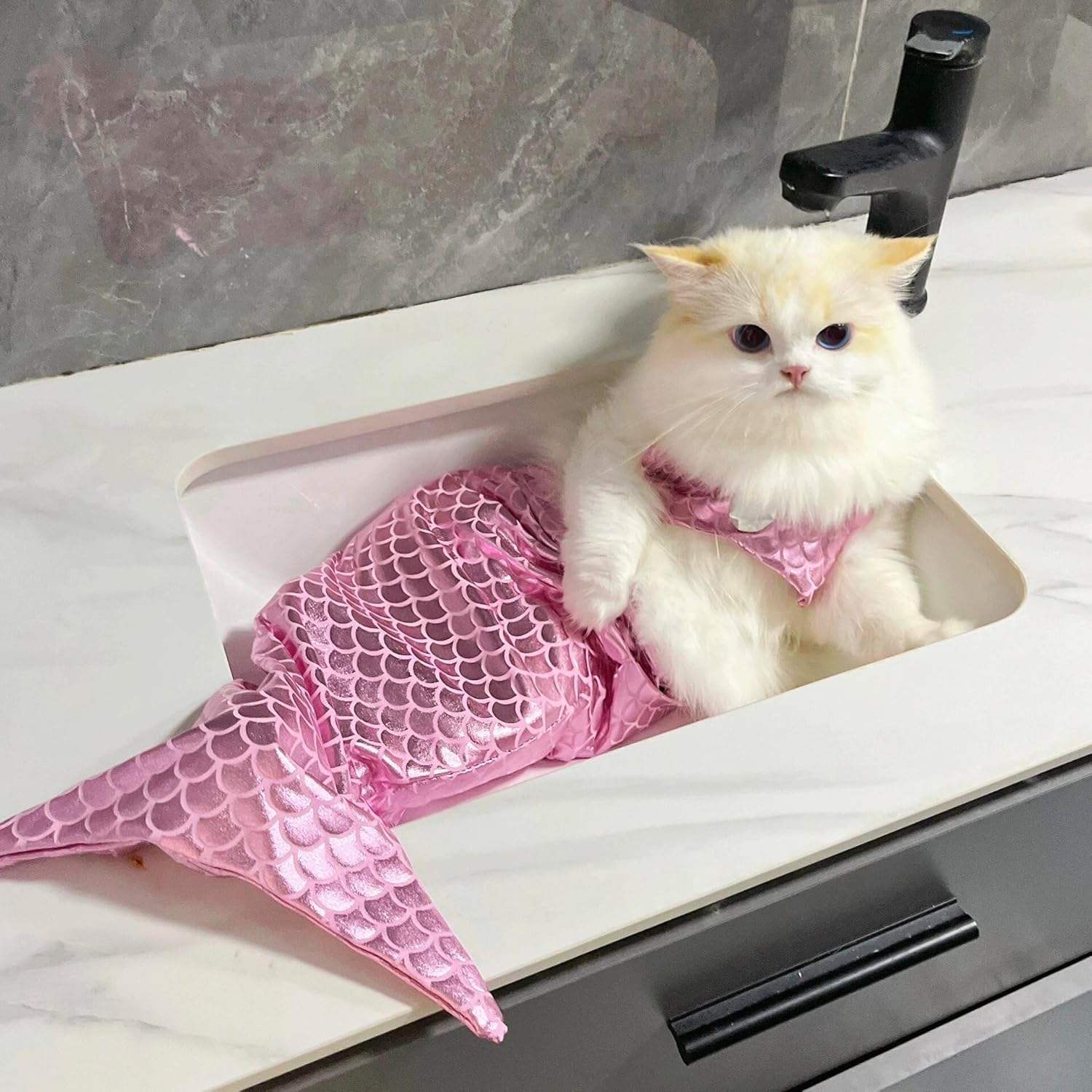 KFX-7787965 Pet Mermaid Fishtail Costume for Cats and Dogs - Cute Underwater Dress for Playtime and Photos