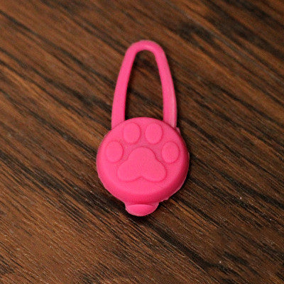 KFX-7797309 Silicone Luminous Pendant for Pets - Night Safety Light for Dogs and Cats