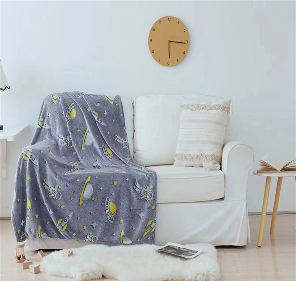 KFX-7866173 Cozy Flannel Glow-in-the-Dark Blanket for Comfortable Naps in Fun Designs