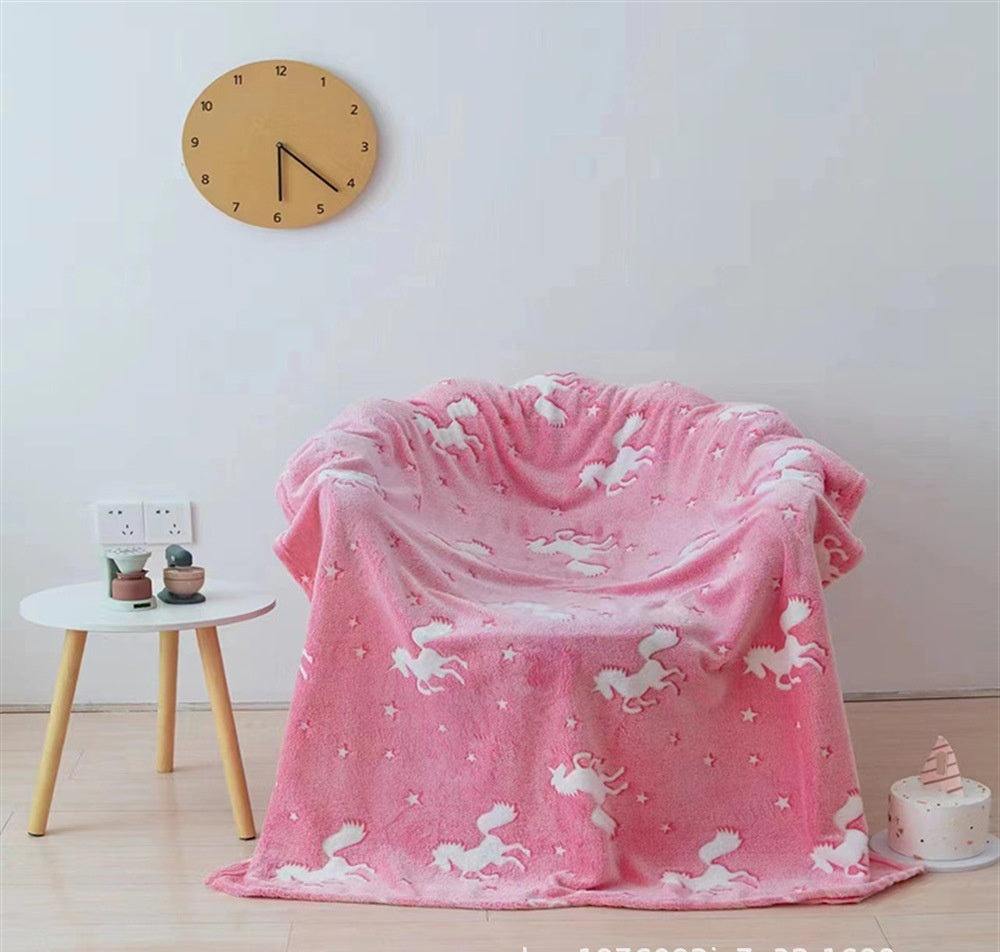 KFX-7866173 Cozy Flannel Glow-in-the-Dark Blanket for Comfortable Naps in Fun Designs
