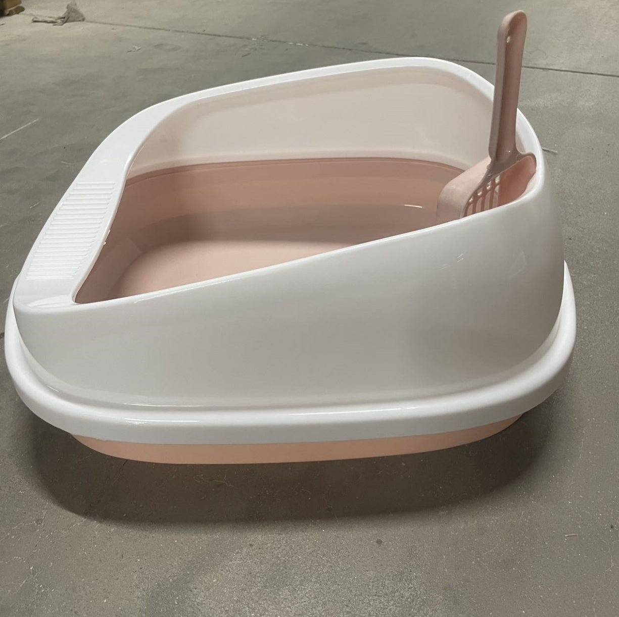 KFX-7903549 Spacious Cat Litter Box for Easy Cleaning and Comfort