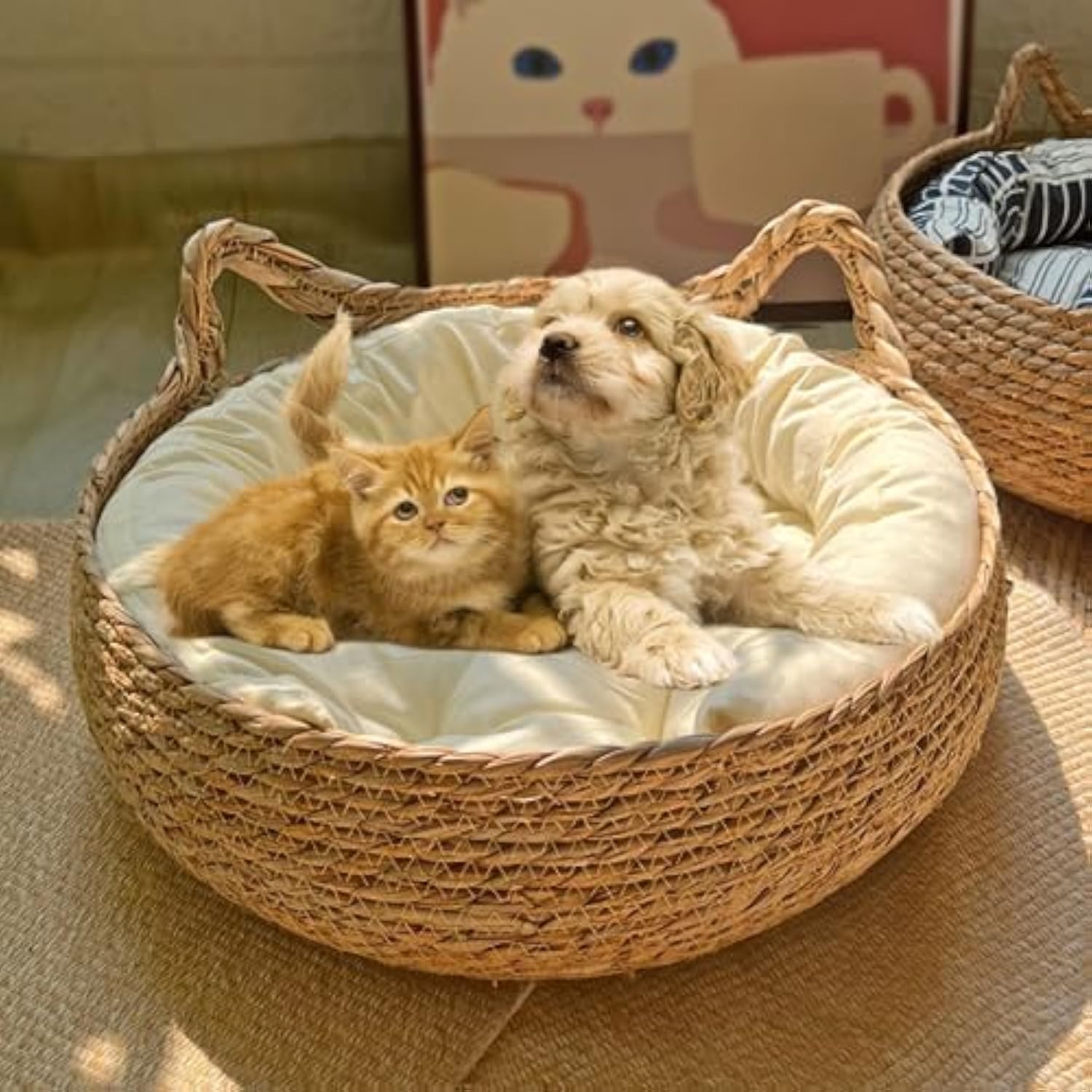 KFX-7992125 Natural Woven Cat Bed with Soft Cushion – Handmade Braided Cattail Leaf Pet House, Eco-Friendly Straw Nest